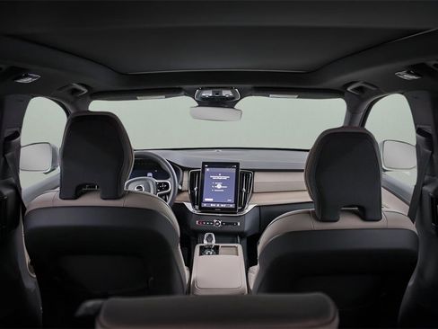 New 2026 Volvo XC90 B5 Plus image 10