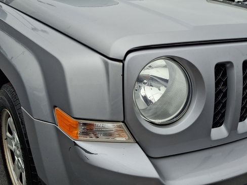 Used 2015 Jeep Patriot Sport w/ Power Value Group FWD image 9