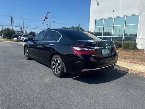 Used 2017 Honda Accord EX-L image 9