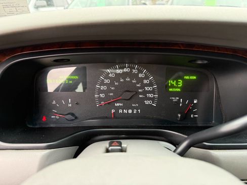 Used 2000 Lincoln Town Car Executive image 18