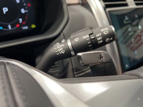 Used 2024 Land Rover Discovery Dynamic SE image 28