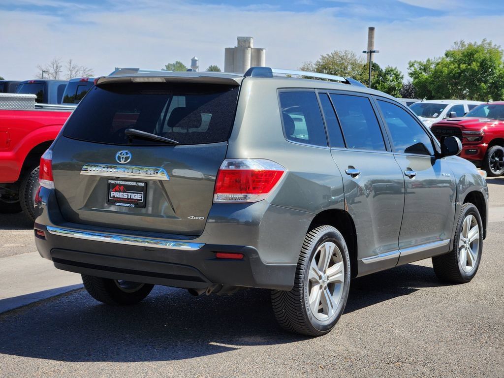 Used 2011 Toyota Highlander Limited w/ Tow Pkg AWD/4WD image 3