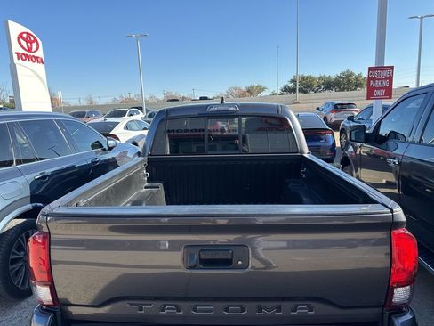 Used 2022 Toyota Tacoma SR image 4