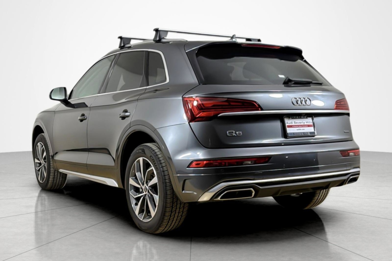 Used 2023 Audi Q5 2.0T Premium Plus w/ Premium Plus Package AWD/4WD image 3