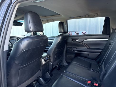 Used 2019 Toyota Highlander XLE image 21