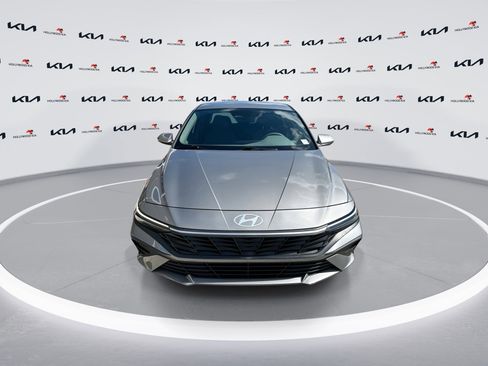 Used 2024 Hyundai Elantra SEL FWD image 3