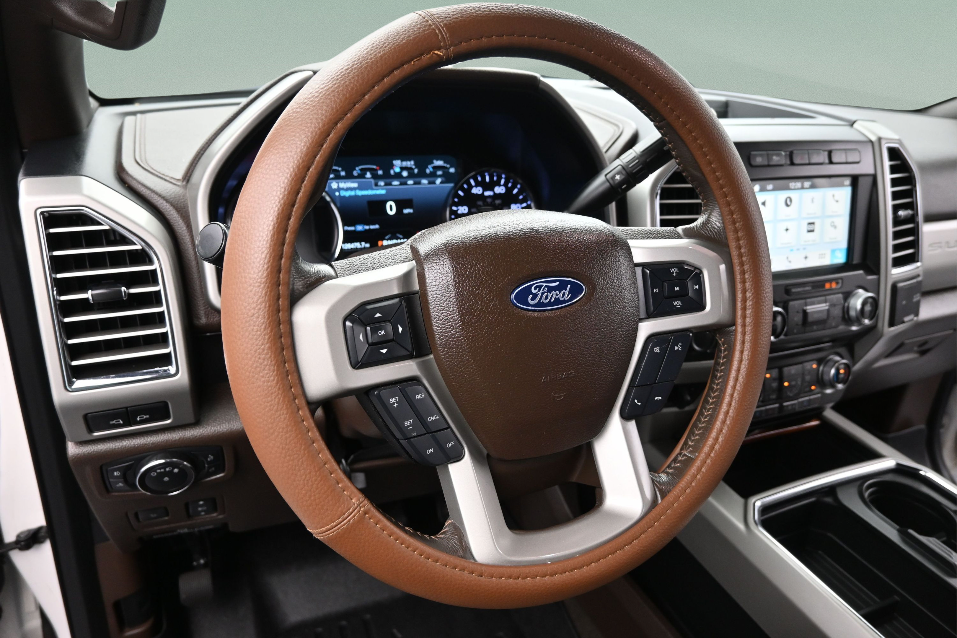 Used 2017 Ford F250 King Ranch w/ King Ranch Ultimate Package AWD/4WD image 13