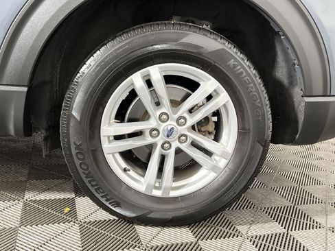 Used 2022 Ford Explorer XLT w/ Equipment Group 202A image 12