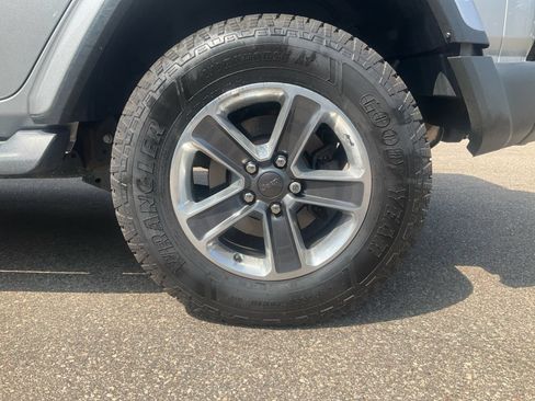 Used 2018 Jeep Wrangler Unlimited Sahara AWD/4WD image 21
