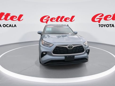 Used 2022 Toyota Highlander XLE image 3