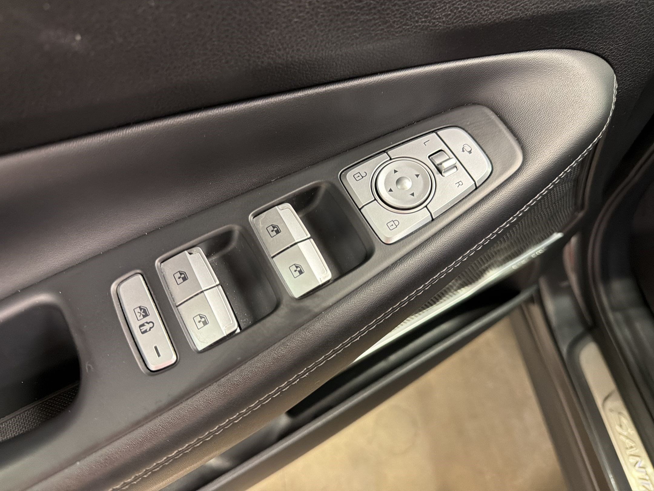 Used 2021 Hyundai Santa Fe Calligraphy AWD/4WD image 14