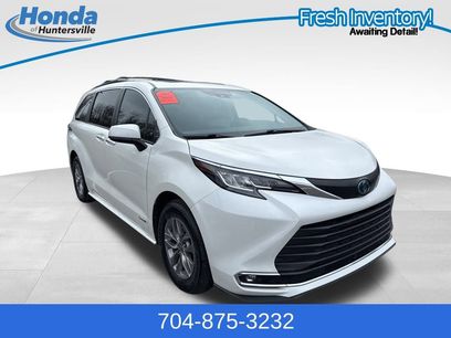 Used 2021 Toyota Sienna XLE