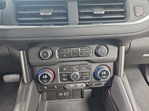 Used 2023 Chevrolet Suburban LT w/ LT Signature Plus Package AWD/4WD image 31