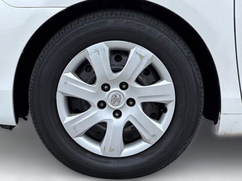 Used 2011 Toyota Camry LE image 11