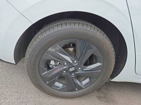 Used 2021 Hyundai Elantra Blue image 3