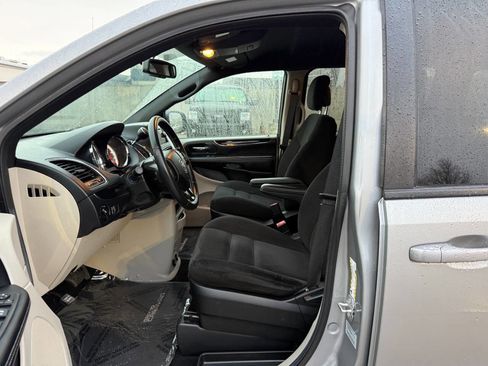 Used 2016 Dodge Grand Caravan SE image 14