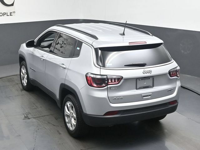 Used 2024 Jeep Compass Latitude AWD/4WD image 45