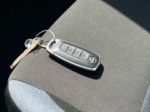 Used 2025 Nissan Versa SV FWD image 21