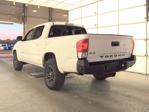 Used 2017 Toyota Tacoma SR5 image 8