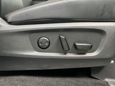 Used 2025 Nissan Pathfinder SL image 23