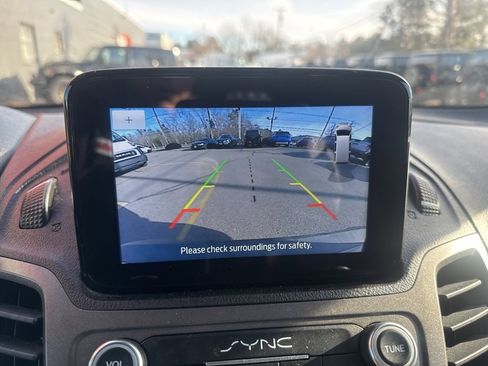 Used 2022 Ford Transit Connect XL image 19