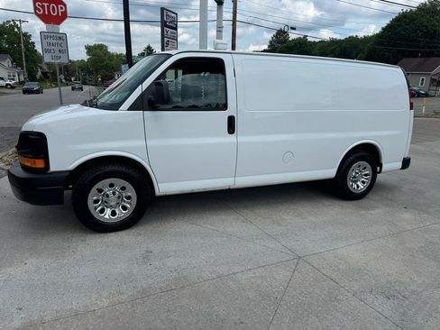 Used 2014 Chevrolet Express 1500 AWD image 2