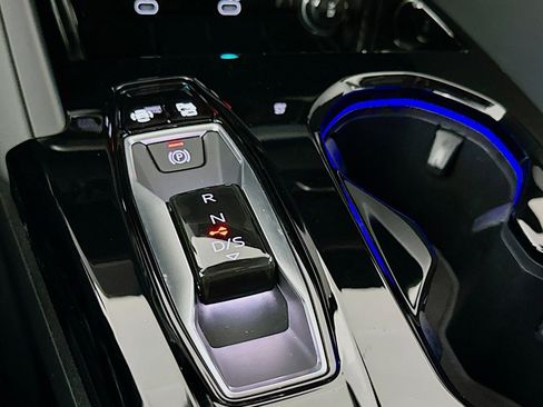 Used 2025 Audi Q5 Premium w/ Convenience Package image 7