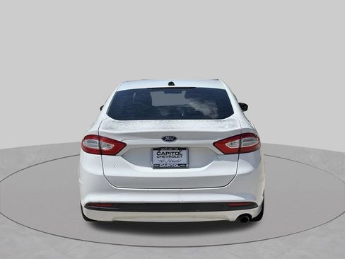 Used 2016 Ford Fusion SE FWD image 4