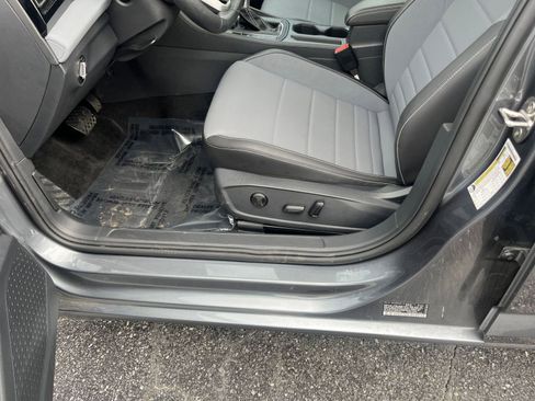 Used 2025 Volkswagen Jetta SE image 23