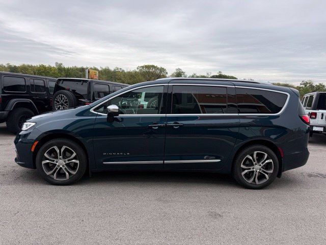 Used 2025 Chrysler Pacifica Pinnacle AWD/4WD image 6