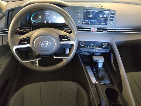 Used 2025 Hyundai Elantra Sport FWD image 22