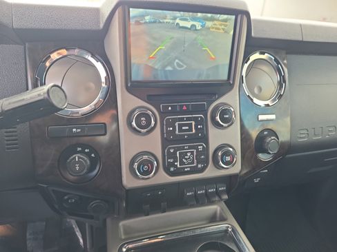 Used 2015 Ford F250 Platinum w/ Platinum Package image 19
