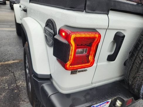 Used 2024 Jeep Wrangler Sahara image 5