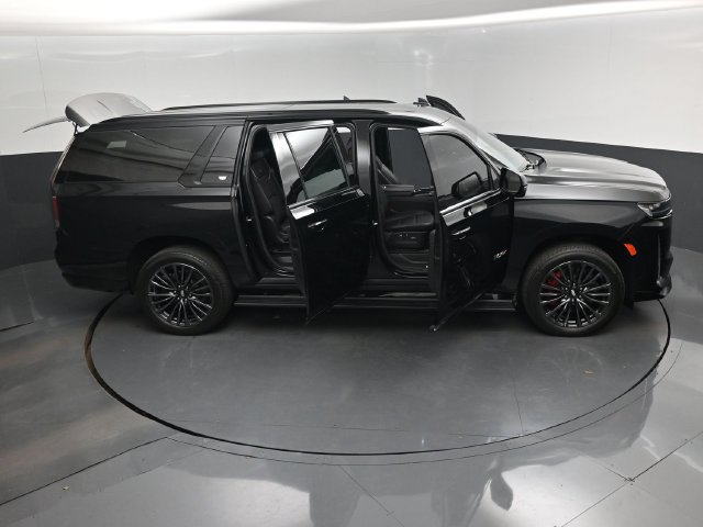 Used 2024 Cadillac Escalade ESV V w/ Heavy-Duty Trailer Package AWD/4WD image 18