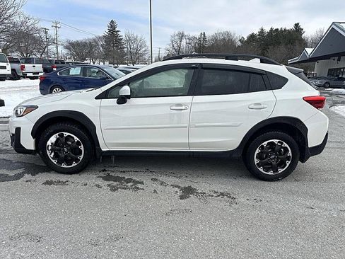 Used 2022 Subaru Crosstrek 2.0i Premium w/ Moonroof Package image 2
