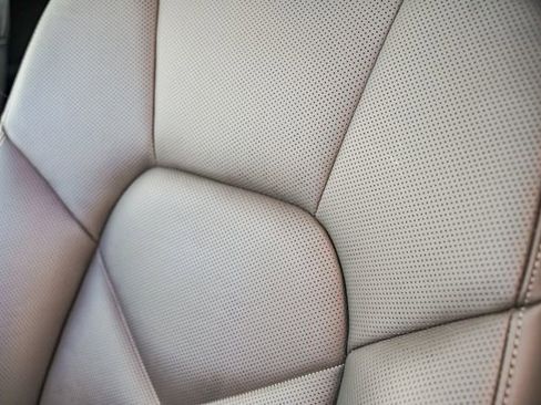 Used 2024 Porsche Macan image 25