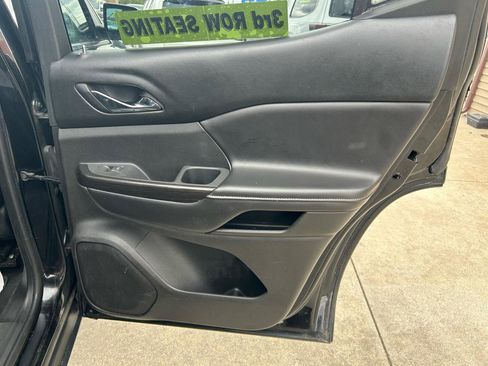 Used 2018 GMC Acadia SLT w/ LPO, Floor Liner Package FWD image 16