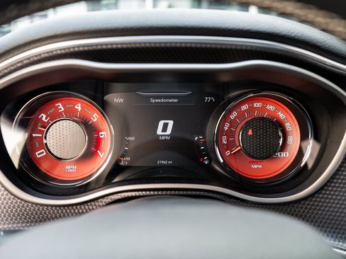 Used 2016 Dodge Challenger SRT Hellcat RWD image 13