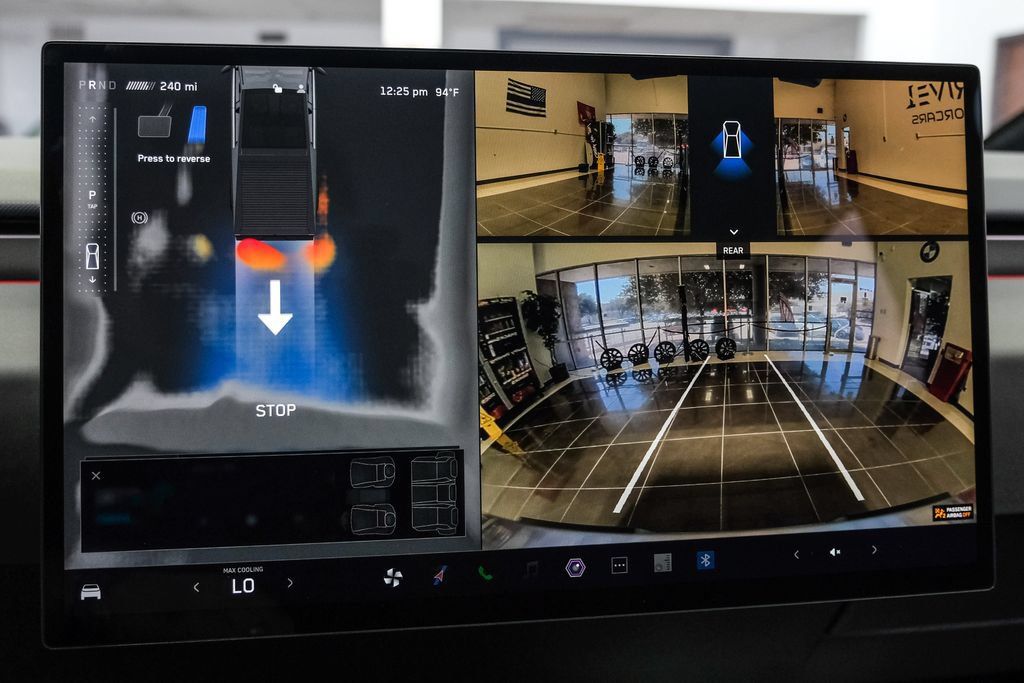 Used 2024 Tesla Cybertruck AWD Crew Cab image 19