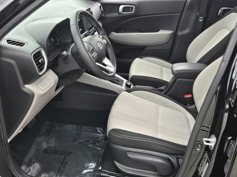 Used 2023 Hyundai Venue SEL FWD image 7