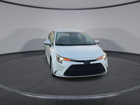 Used 2025 Toyota Corolla LE FWD image 3