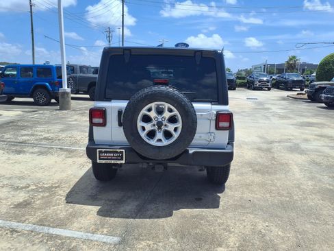Used 2021 Jeep Wrangler Unlimited Sport AWD/4WD image 6