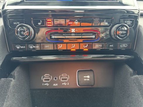 Used 2022 Jeep Grand Cherokee Limited image 24