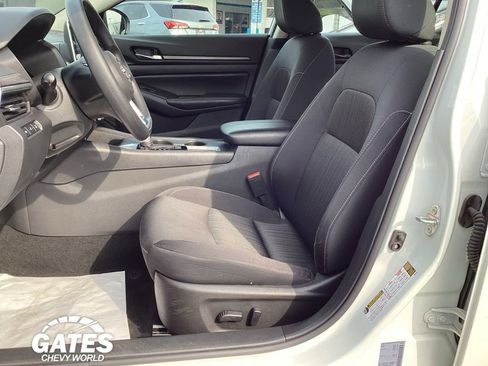 Used 2025 Nissan Altima 2.5 SV AWD/4WD image 11