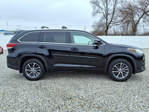 Used 2017 Toyota Highlander XLE AWD/4WD image 8