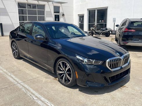 Used 2024 BMW 540i xDrive w/ Executive Package AWD/4WD image 2