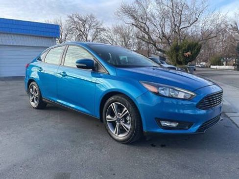 Used 2017 Ford Focus SE FWD image 2