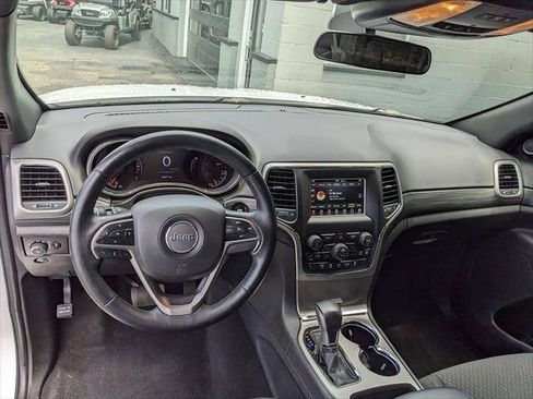 Used 2019 Jeep Grand Cherokee Laredo w/ Security & Convenience Group AWD/4WD image 13