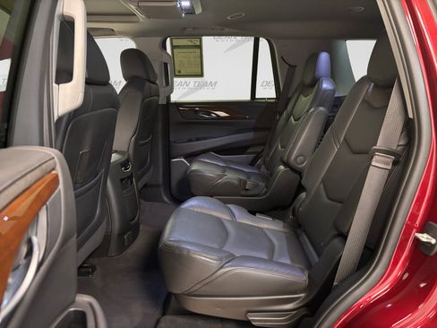 Used 2020 Cadillac Escalade Luxury w/ Escalade Sport Edition AWD/4WD image 11