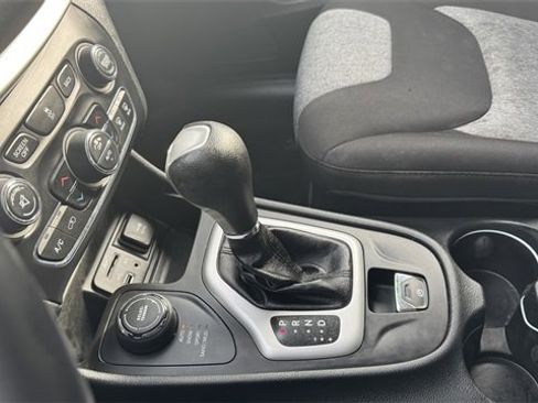 Used 2014 Jeep Cherokee Latitude w/ Comfort/Convenience Group image 27